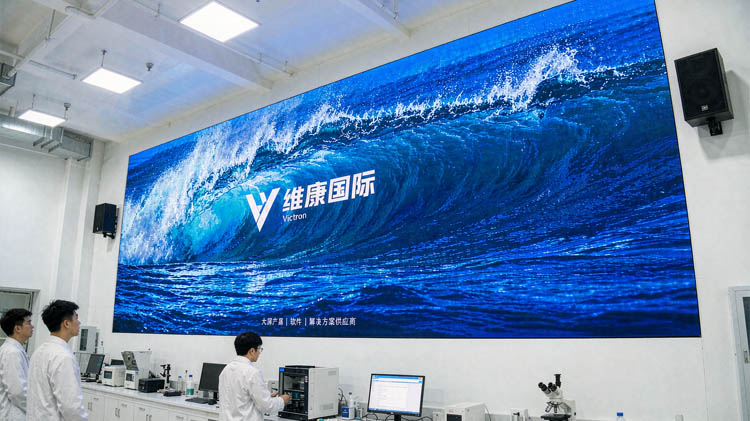 维康国际P1.25COB小间距LED显示屏应用于清华大学实验室